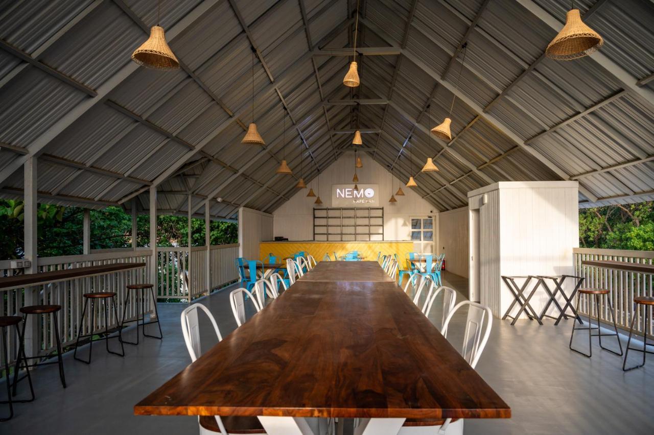 Praveg Beach Resort Daman Lighthouse Beach Exteriör bild